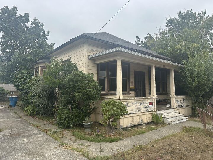 Property Photo: 1817 Henderson Street CA 95501