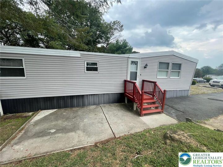 Property Photo:  10 E Zimmer Drive  PA 18088 
