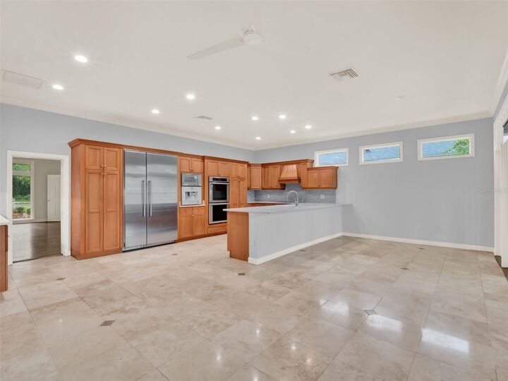 Property Photo:  130 W Kings Way  FL 32789 