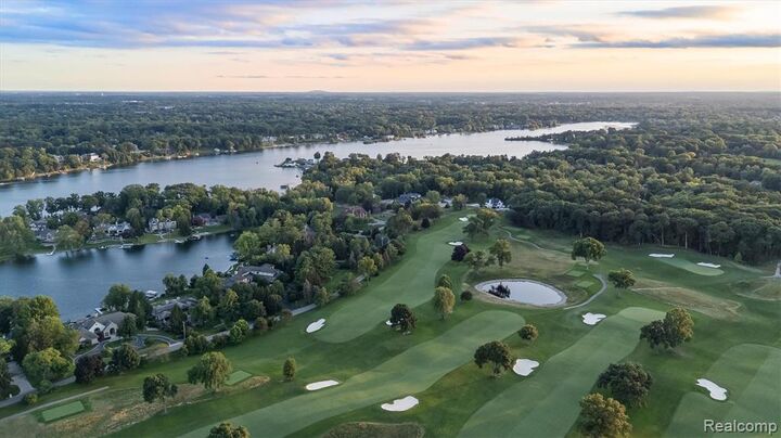 Property Photo:  5305 Elmgate Bay Drive  MI 48324 3021 