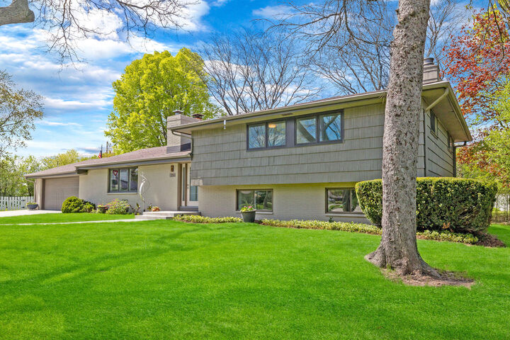 Property Photo:  250 W Suburban Ct  WI 53217 
