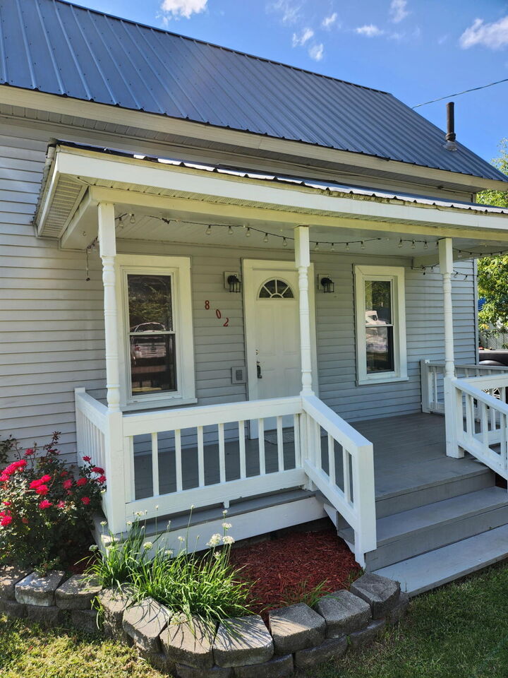 Property Photo: 802 Parker Street MI 48818