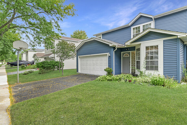Property Photo:  1121 Southbridge Lane  IL 60194 
