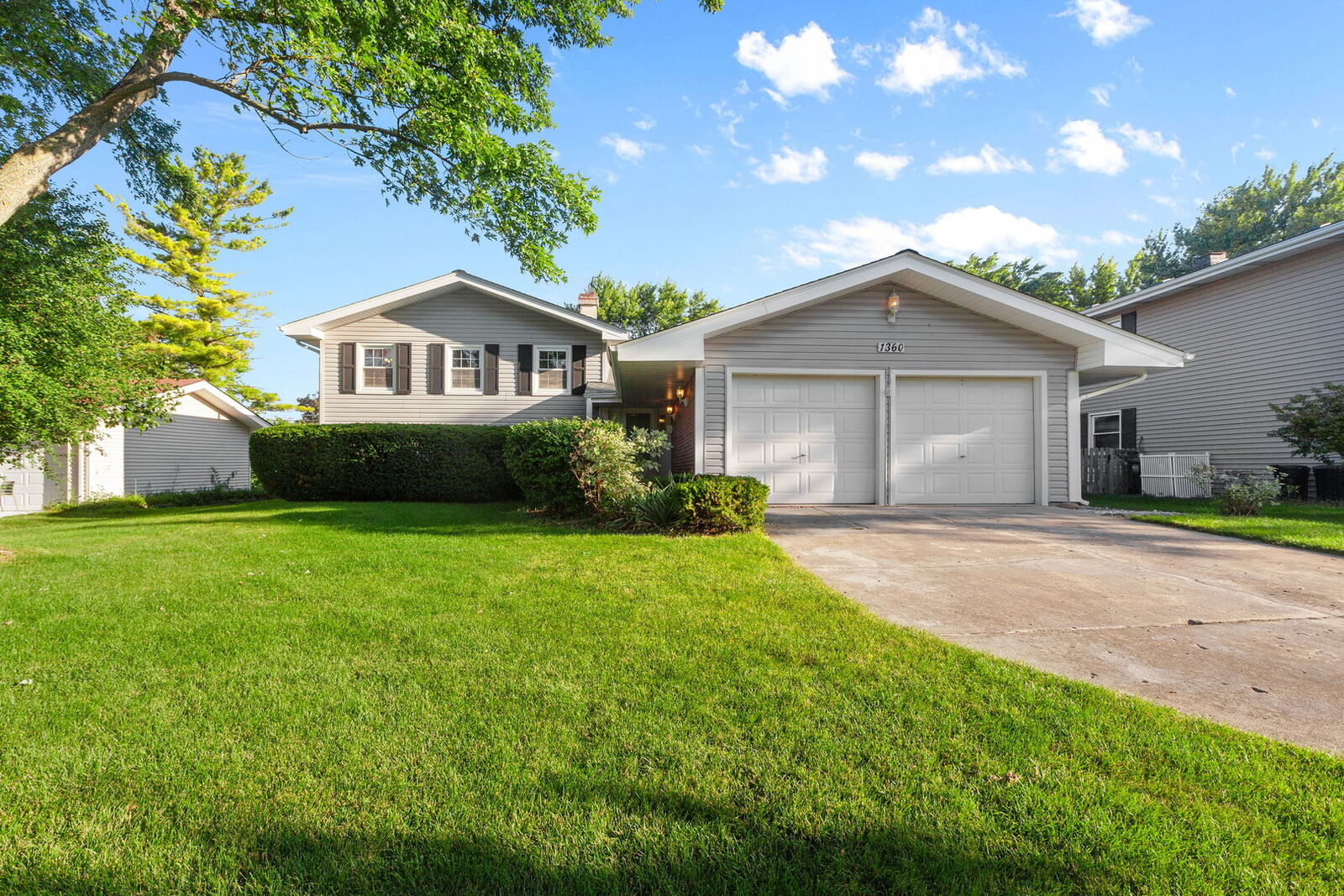 Property Photo:  1360 Mayfield Lane  IL 60169 