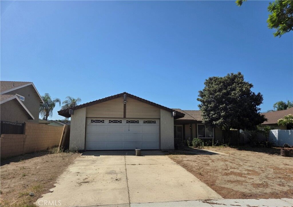 Property Photo:  554 E Fairfield Court  CA 91761 