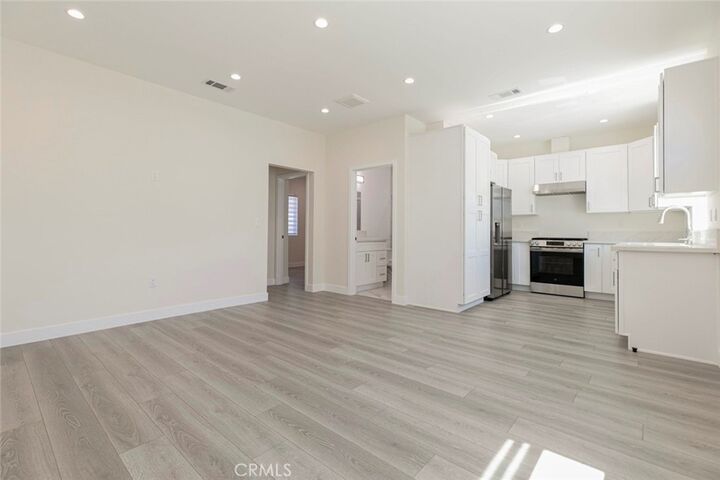 Property Photo: 7402 Riverton 2 CA 91352
