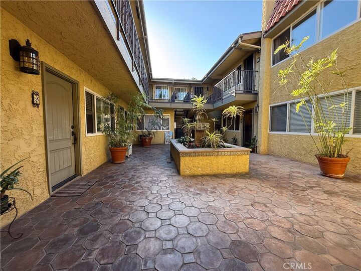 Property Photo:  645 Temple Avenue 5  CA 90814 