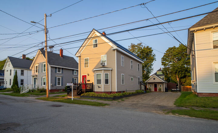 Property Photo:  127 Parkview Avenue  ME 04401 