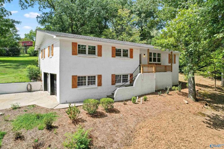 Property Photo: 7916 Valley View Drive SE AL 35802