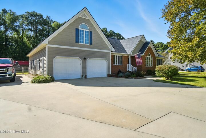 Property Photo: 222 Planters Run NC 27909