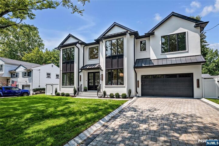 735 Bush Place  Paramus NJ 07652 photo