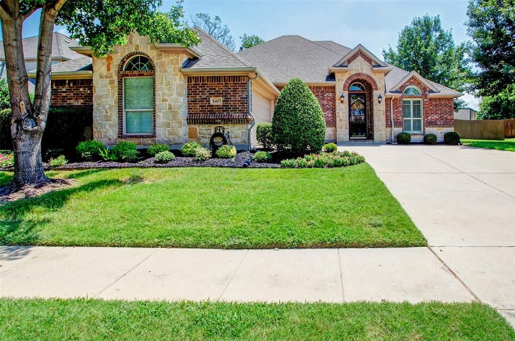 Property Photo: 8407 Wildrock Court TX 76001