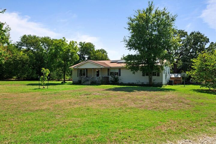 Property Photo: 4025 New Hope Road TX 76227