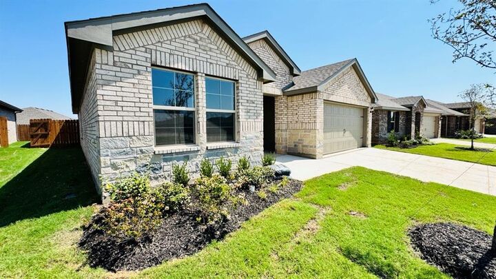 Property Photo: 560 Crestridge Drive N TX 76033