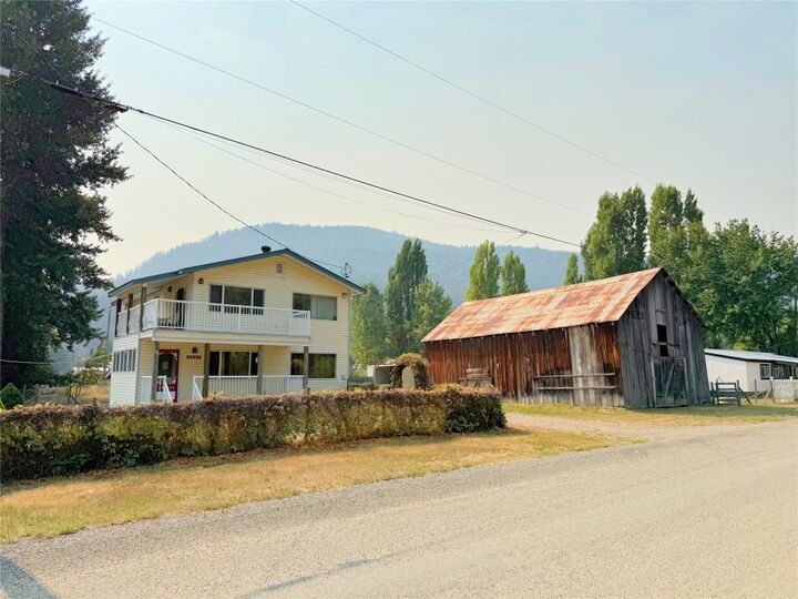 Property Photo: 1827 Front Street BC V0X 1W0