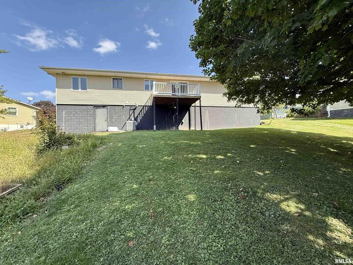 Property Photo: 206 Pine Circle IL 61530