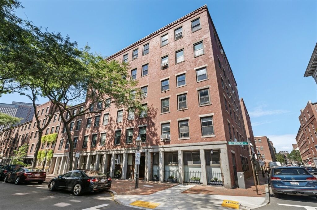 Property Photo:  120 Commercial St 4-1  MA 02109 