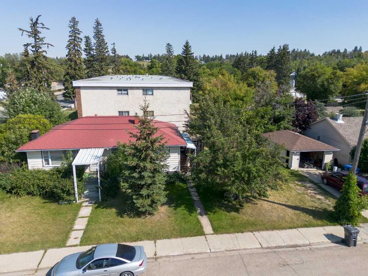 Property Photo: 5337 44 Avenue AB T4N 3J1