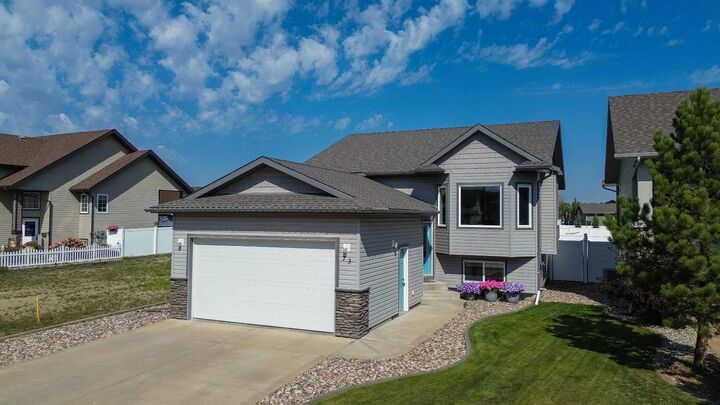 Property Photo:  73 Churchill Place  AB T4M 0B6 