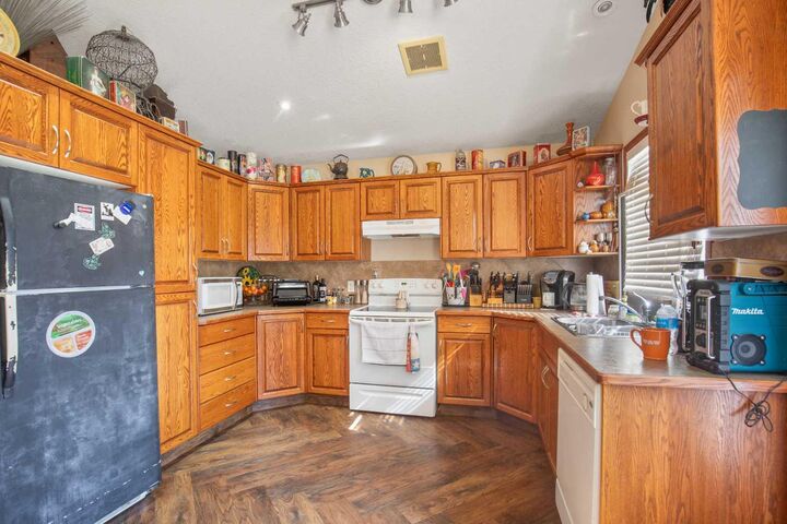 Property Photo: 14 Jaspar Crescent AB T4P 0E3