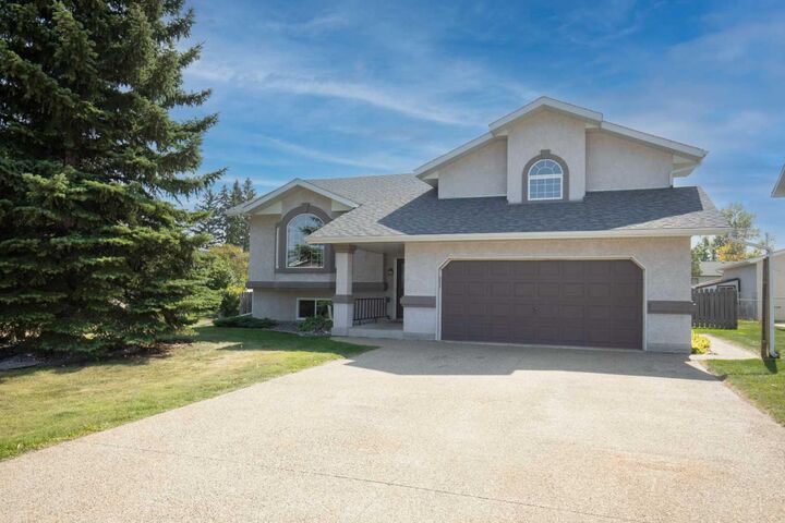 86 Hathaway Lane  Lacombe AB T4L 1T4 photo