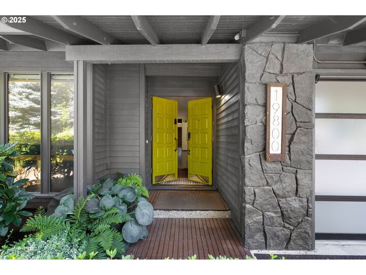 Property Photo: 19800 NW Quail Hollow Dr OR 97229