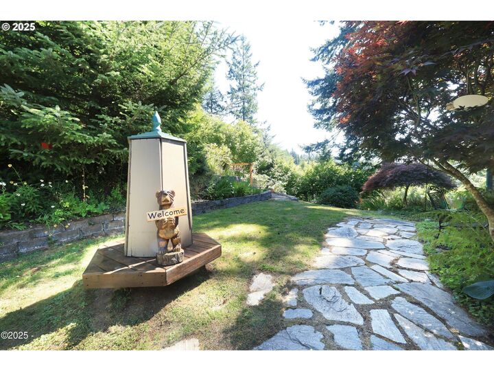 Property Photo:  7667 NE Park Ln  OR 97368 