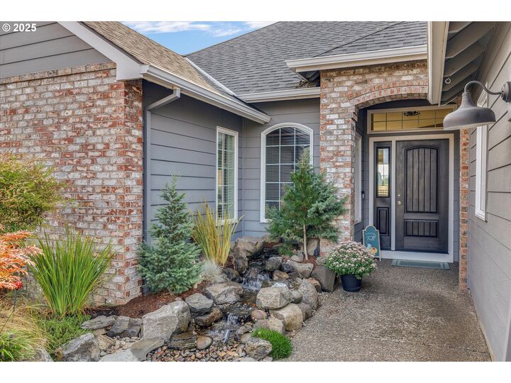 Property Photo: 730 Oak St OR 97038