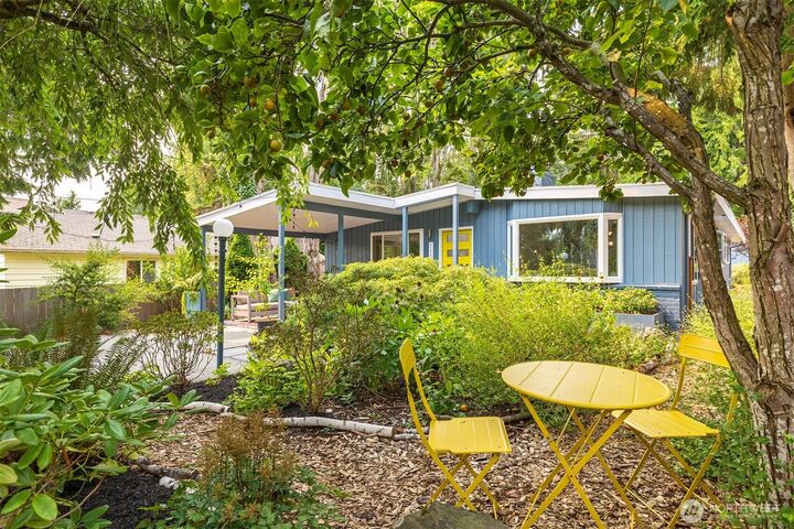 Property Photo: 11035 31st Avenue NE WA 98125
