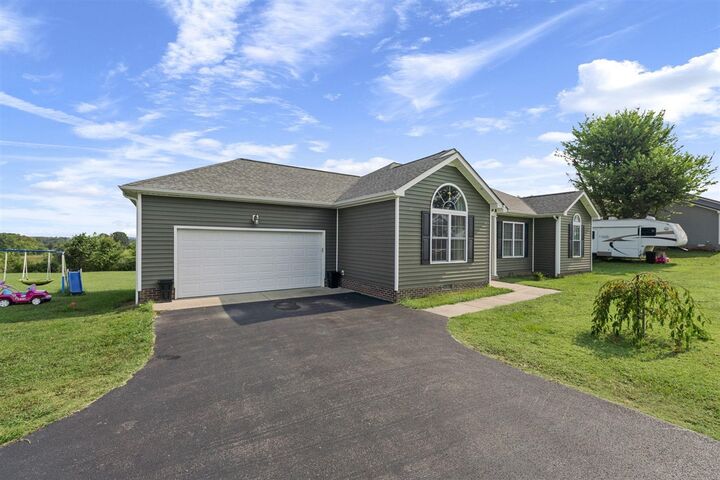 Property Photo: 674 Dover Church Road KY 42164