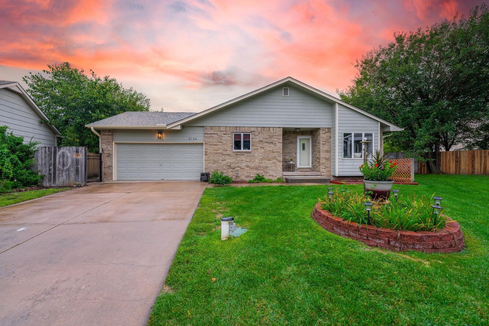 Property Photo:  2726 S Carrwood Cir  KS 67215 
