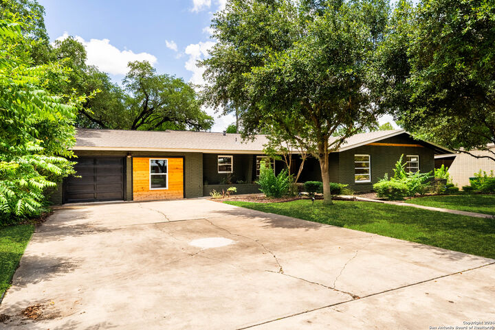 Property Photo:  423 Rockhill  TX 78209 