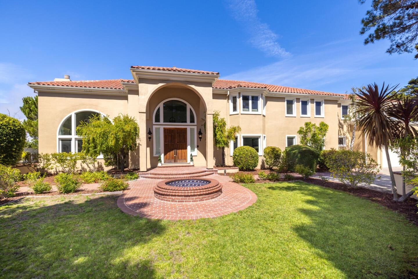 Property Photo:  75 Eugenia Way  CA 94010 