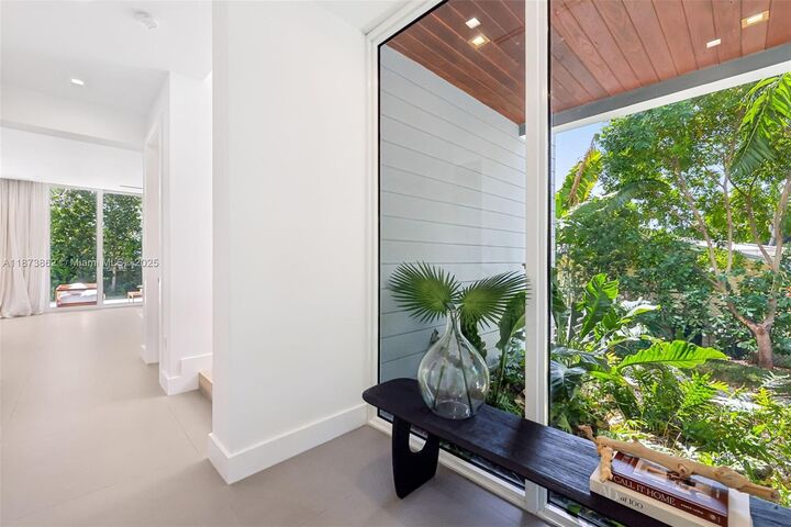 Property Photo:  425 Harbor Dr  FL 33149 