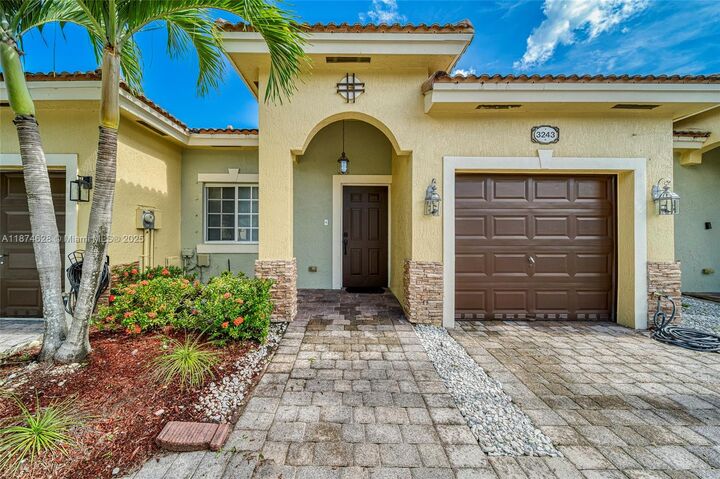 Property Photo:  3243 NE 11th Dr 3243  FL 33033 