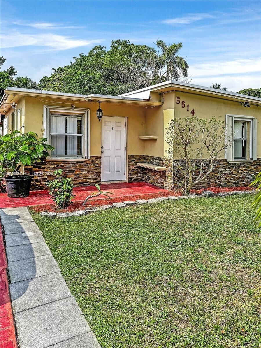 Property Photo:  5614 Taylor B  FL 33021 
