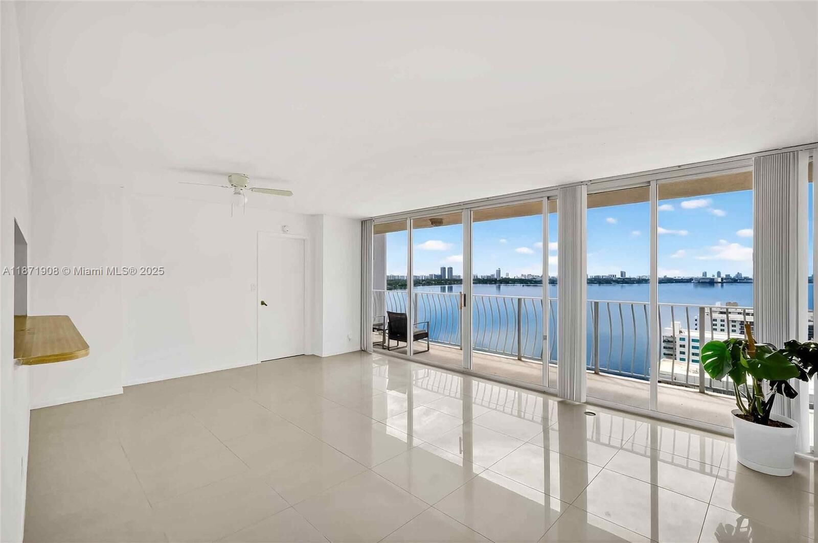 Property Photo:  7601 E Treasure Dr 2222  FL 33141 