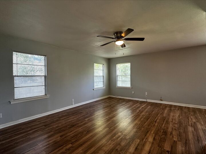 Property Photo: 1548 Alamo St. TX 77630