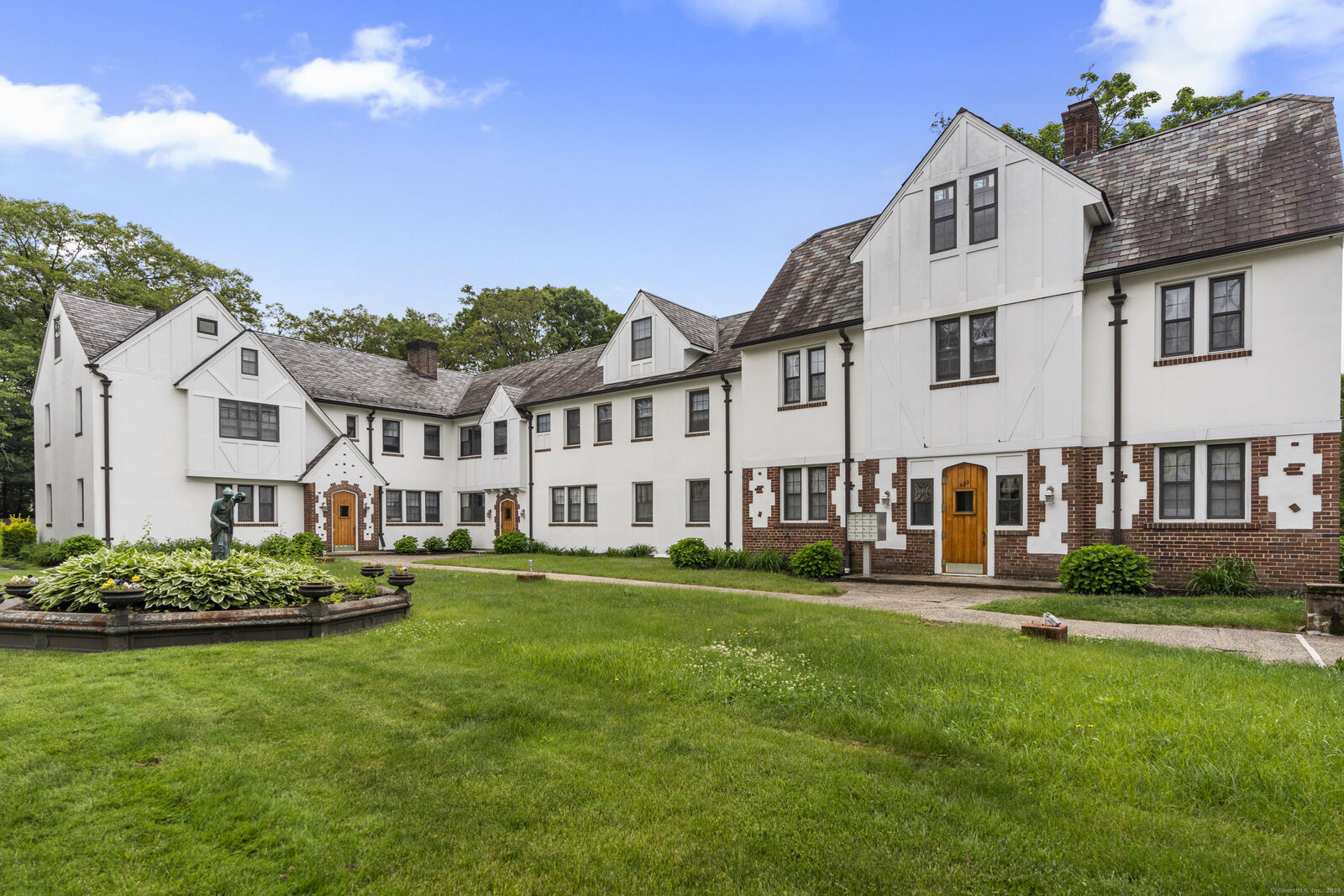 Property Photo: 623 Whitney Avenue 6 CT 06511