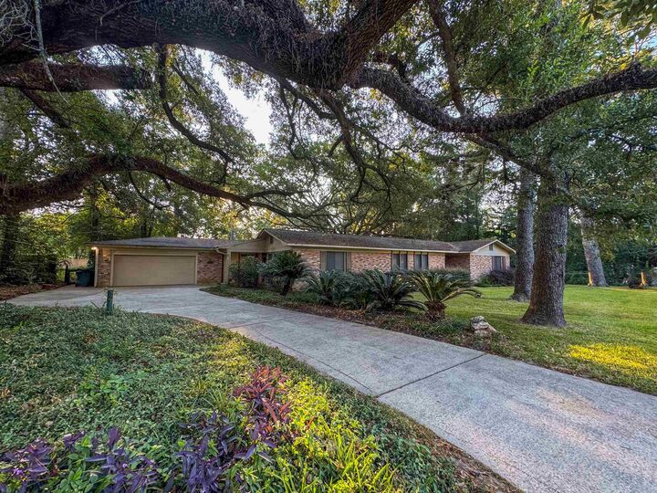 Property Photo:  1127 Victory Garden Drive  FL 32301 