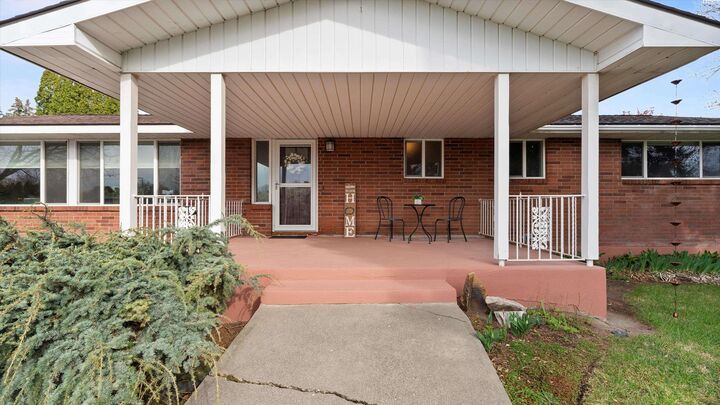 Property Photo: 2409 S Fruitland St WA 99337