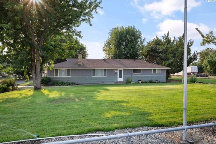 Property Photo:  1351 Cemetery Rd  WA 98944 