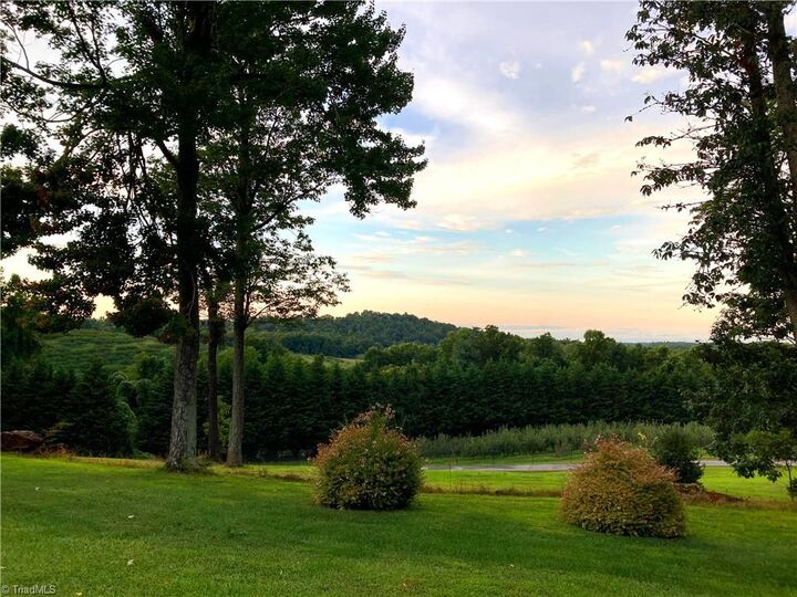 Property Photo: 284 Hendren Road NC 28654