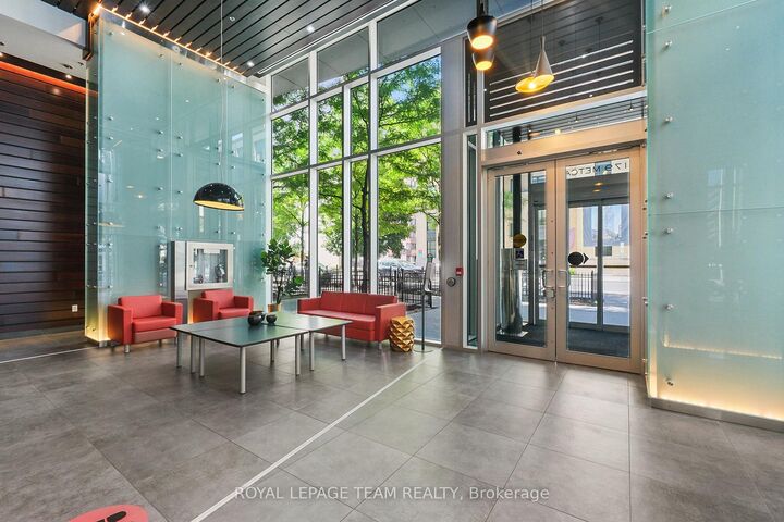 Property Photo: 179 Metcalfe Street 2408 ON K2P 1P7