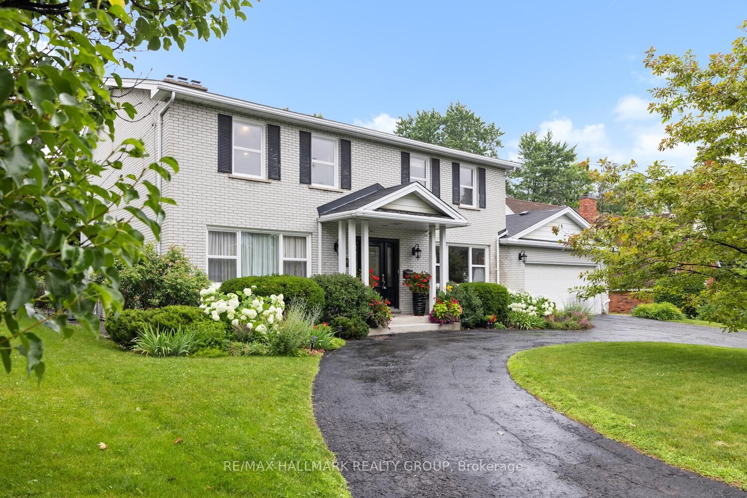 Property Photo:  2435 Georgina Drive  ON K2B 7N1 