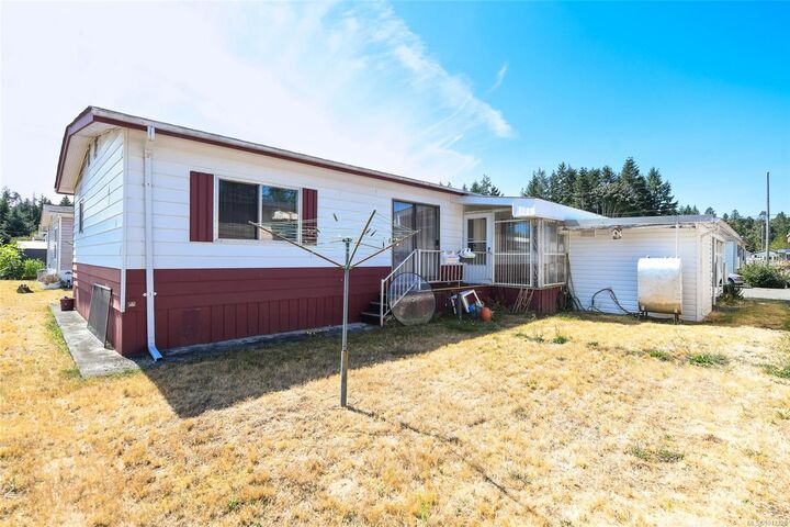 Property Photo: 1240 Wilkinson Rd 29 BC V9M 3X8
