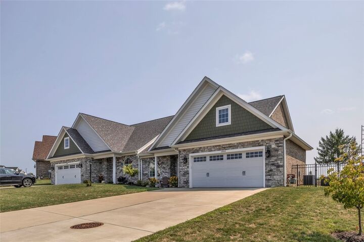 Property Photo:  1061 Blackthorne Drive  PA 15644 