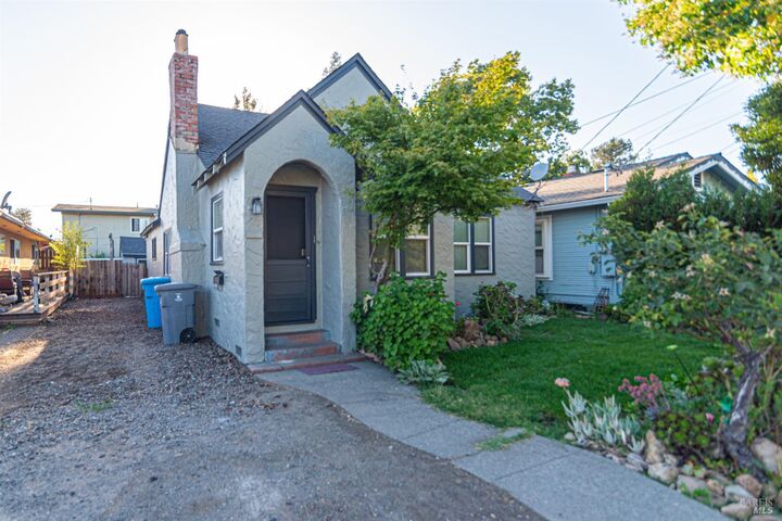 Property Photo:  717 719 Brown Street  CA 95404 