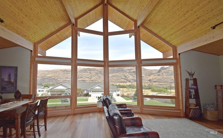 Property Photo: 66 Appleford Court WA 99402