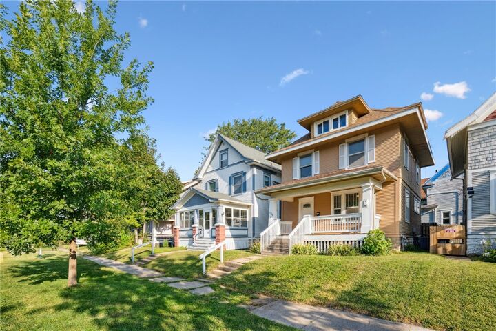 Property Photo:  1730 Park Avenue SE  IA 52405 